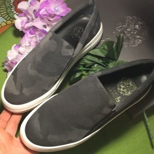 🖤Vince Camuto Dark Gray and Black Camo Loafers 🖤